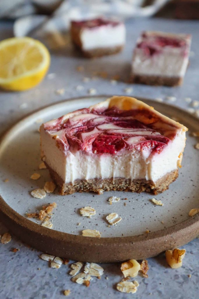 strawberry swirl cheesecake bars