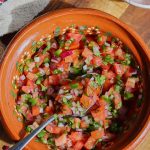 Pico de Gallo en un Tazon.